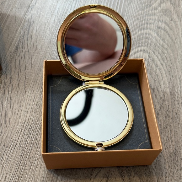 Monet Compact - Picture 3 of 4